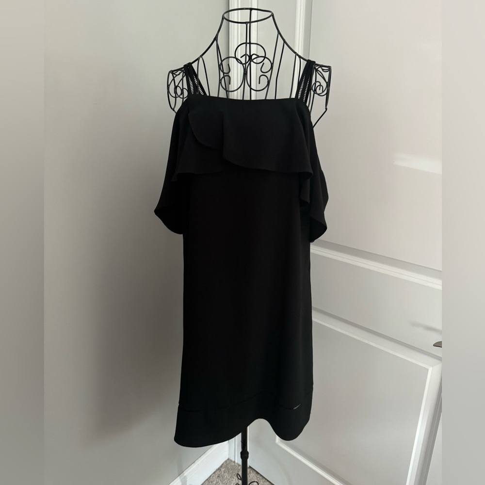 Maggie London Ruffled Bodice Off The Shoulder Sleeveless Dress in Black Size 6